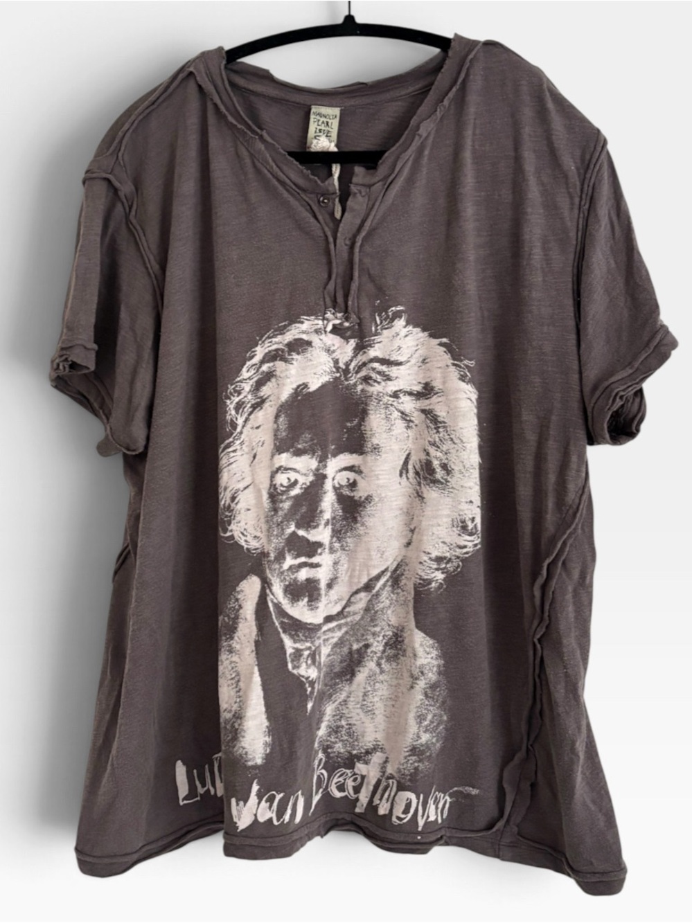 MAGNOLIA PEARL Beethoven Portrait Julien Henley Top Ozzy